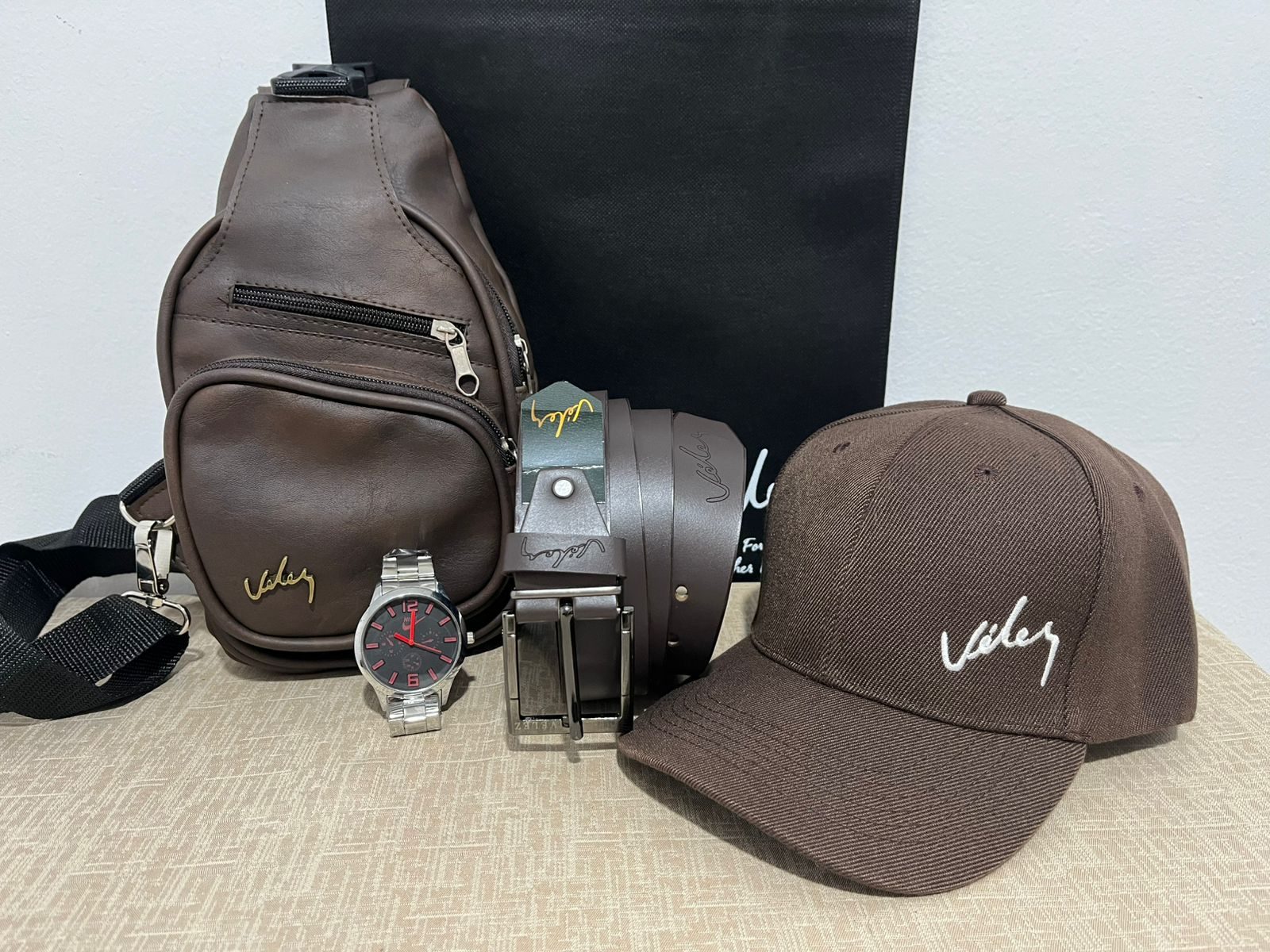 Kit Pechero Gorra Correa Reloj Bolsa